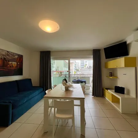 Modern Flat With Balcony By The * Lignano Sabbiadoro