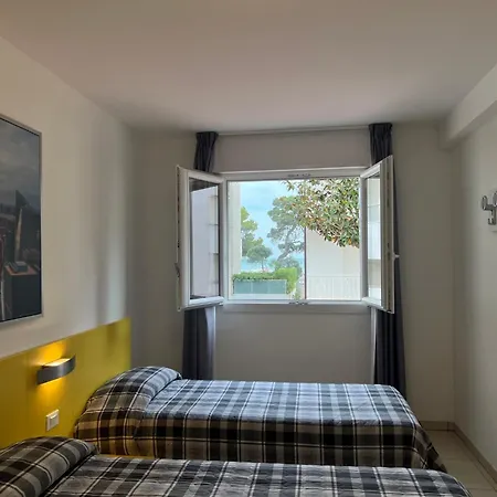 Modern Flat With Balcony By The Apartment