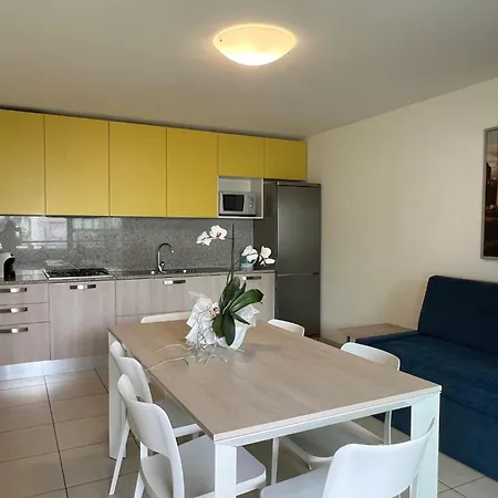 Modern Flat With Balcony By The Lignano Sabbiadoro