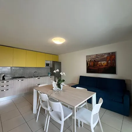 Apartment Modern Flat With Balcony By The